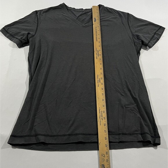 Lululemon T Shirt V Neck Mens Sz XL Gray Stripe Short Sleeve Tee Performance Top - Picture 3 of 6